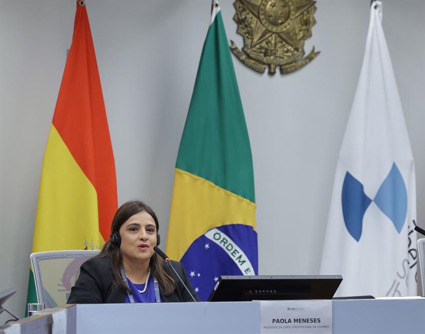 Imagen de la tribuna con los distintos ponentes