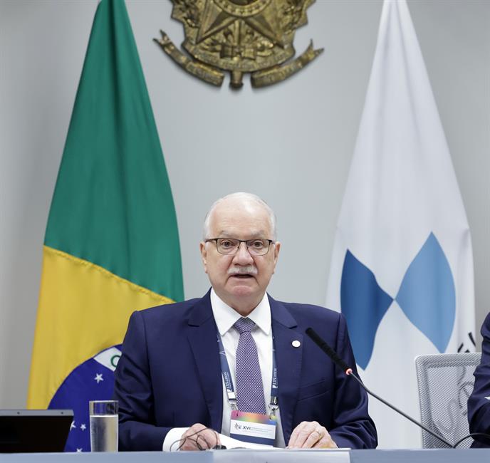 Imagen de la tribuna con los distintos ponentes