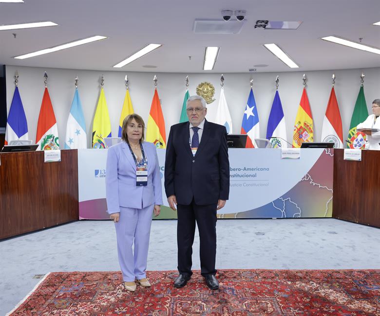 Posado de diversos asistentes a la XVI Conferencia de la CIJC