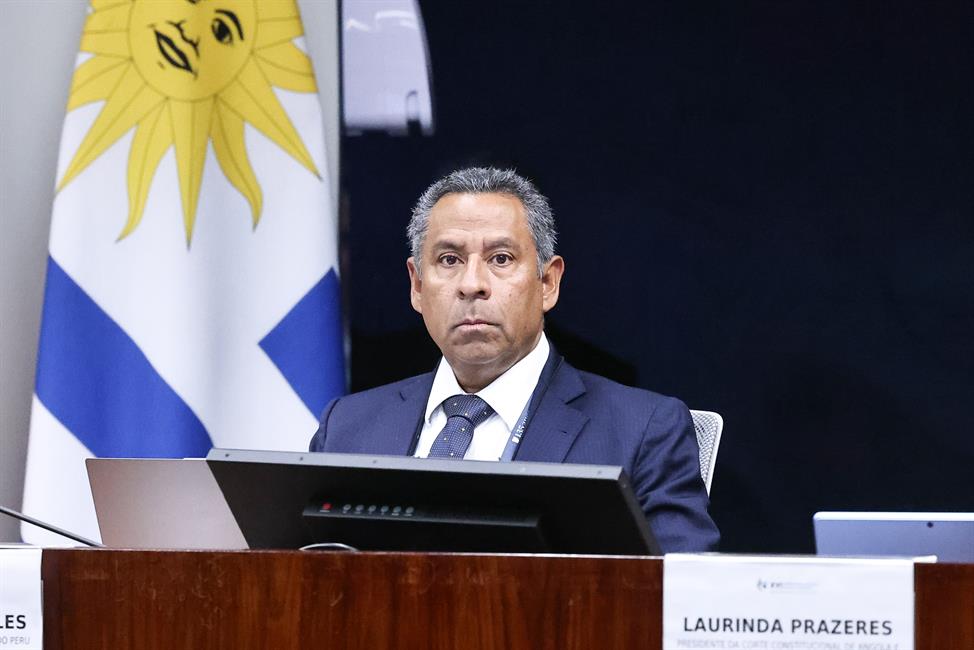 Imagen de la tribuna con los distintos ponentes