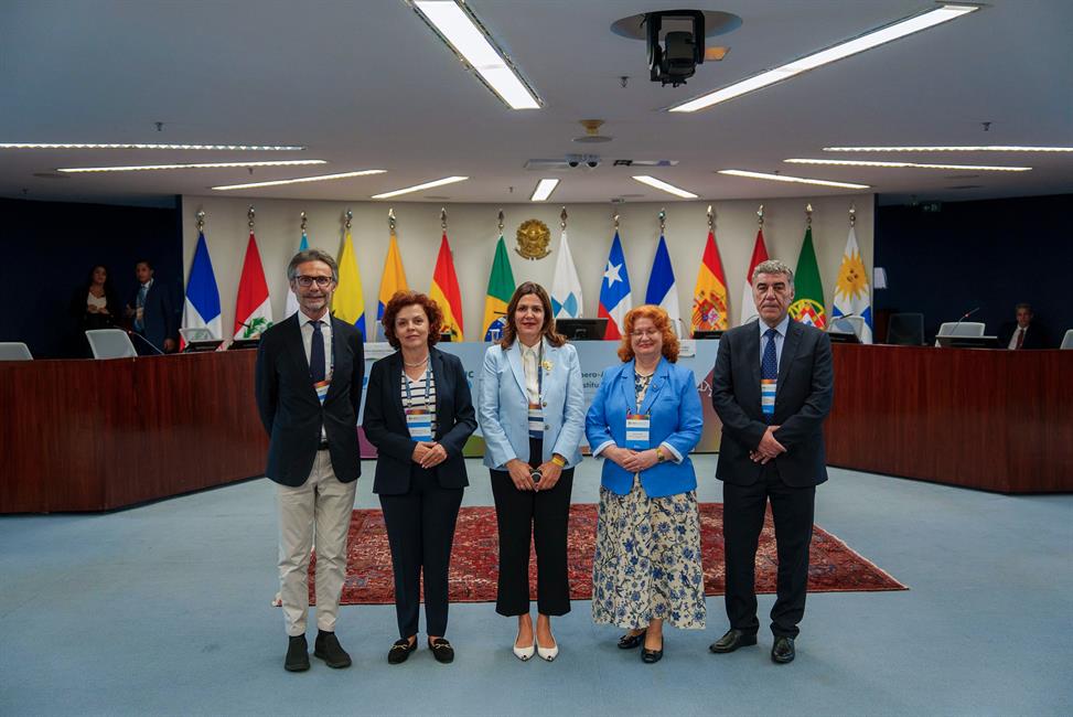 Posado de diversos asistentes a la XVI Conferencia de la CIJC