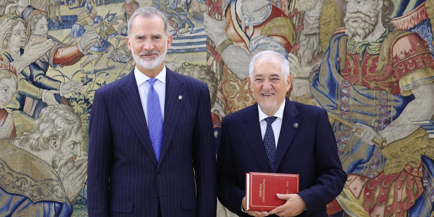 El Presidente Cándido Conde-Pumpido ha hecho entrega la Memoria 2023 a SM el Rey Felipe VI